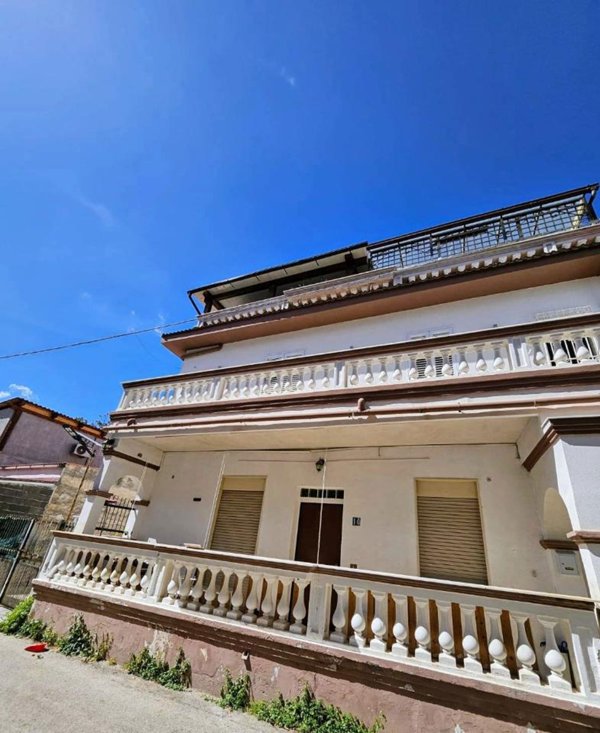 appartamento in vendita a Palermo in zona Partanna