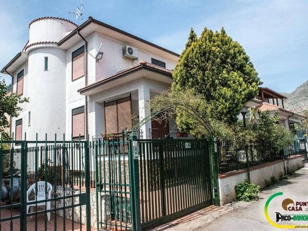 casa indipendente in vendita a Palermo in zona Mondello