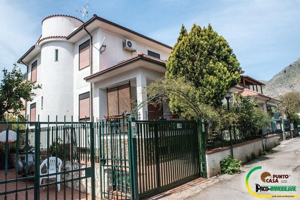 casa indipendente in vendita a Palermo in zona Mondello