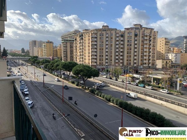 appartamento in vendita a Palermo in zona Malaspina/Palagonia