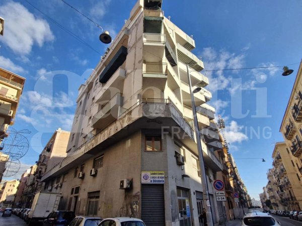 appartamento in vendita a Palermo in zona Montegrappa / Santa Rosalia