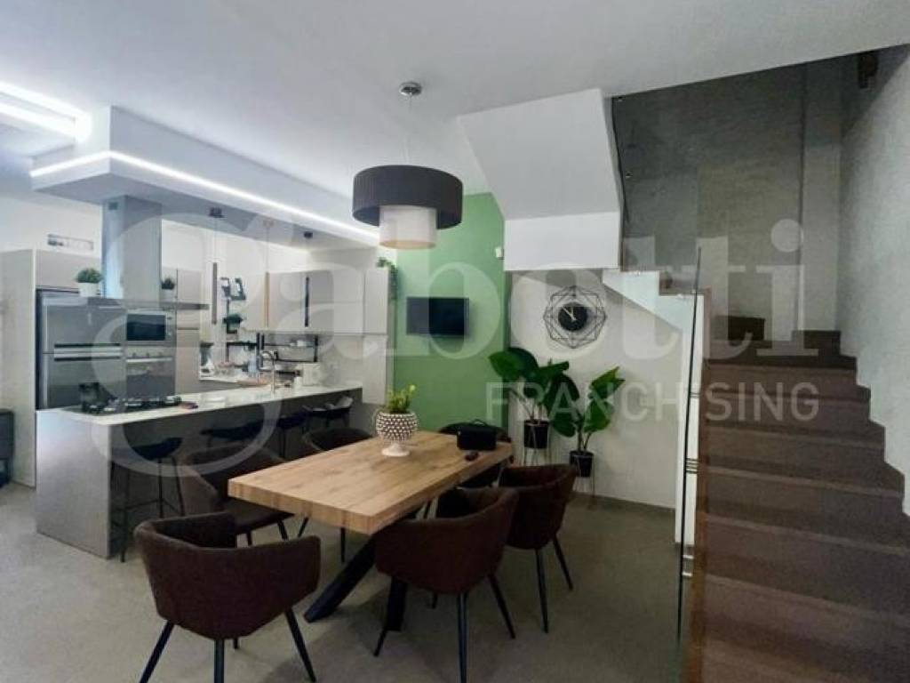 casa indipendente in vendita a Palermo in zona Malaspina/Palagonia