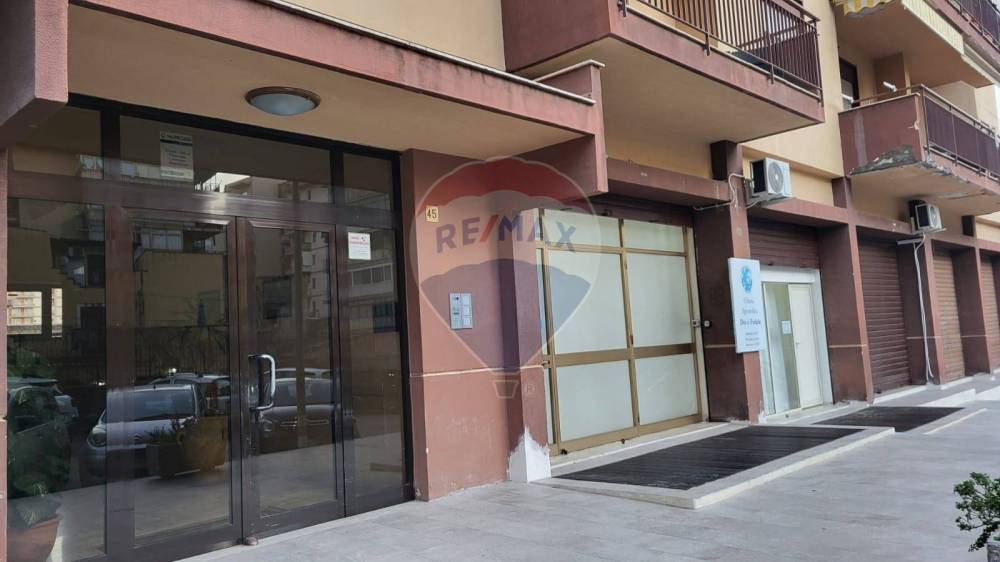 locale commerciale in vendita a Palermo