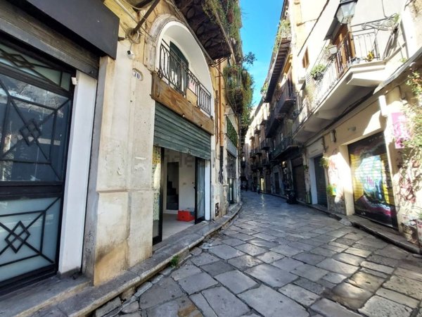 locale commerciale in vendita a Palermo in zona Centro storico