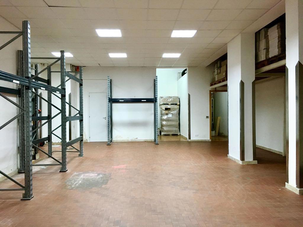locale di sgombero in vendita a Palermo in zona Tommaso Natale