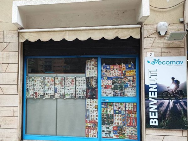 negozio in vendita a Palermo in zona Politeama