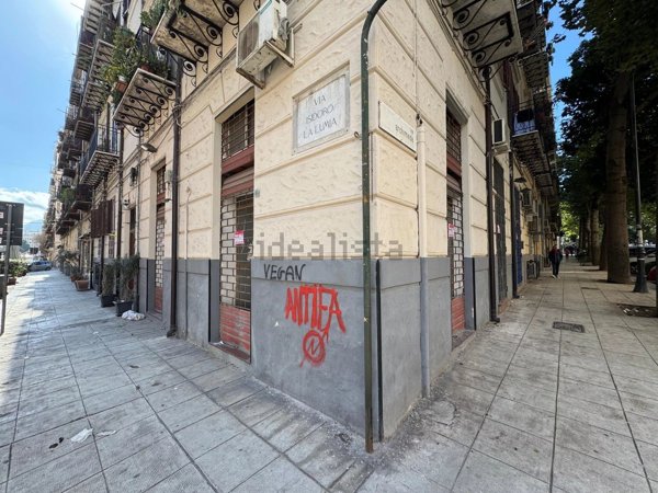 locale commerciale in vendita a Palermo in zona Libertà