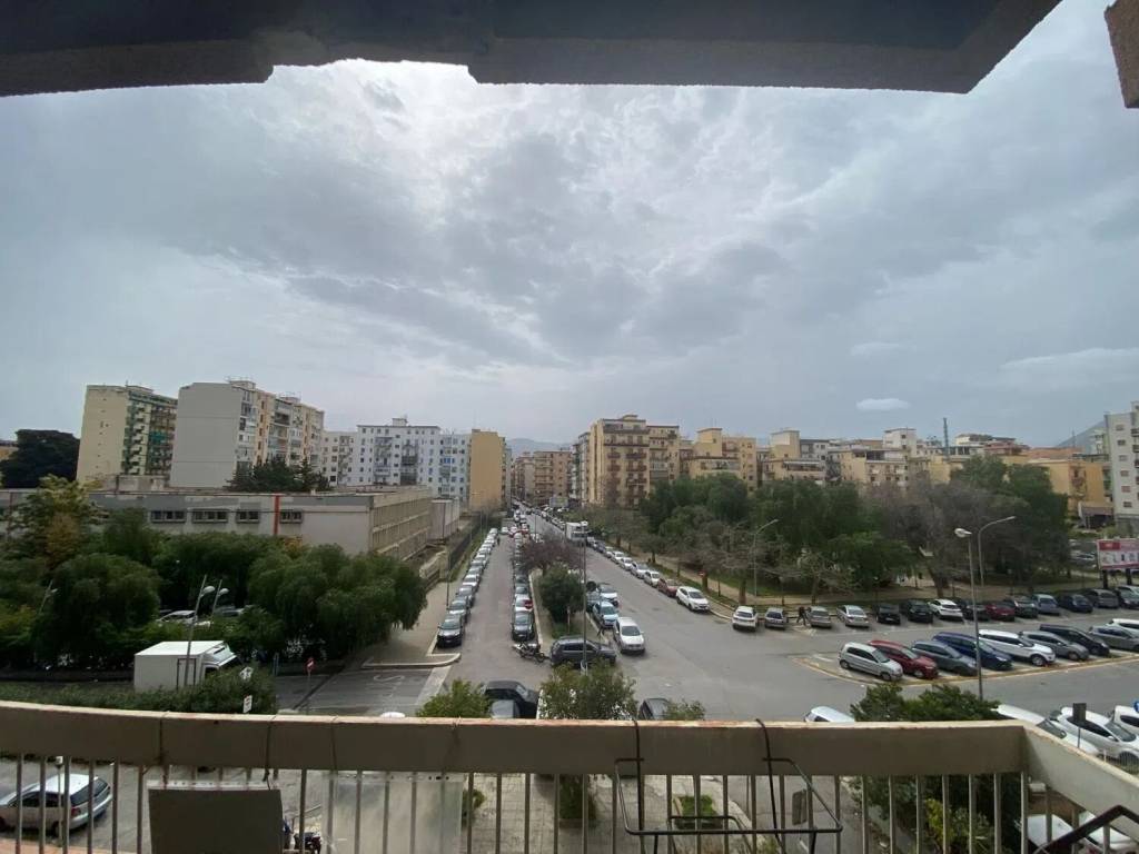 appartamento in vendita a Palermo in zona Zisa