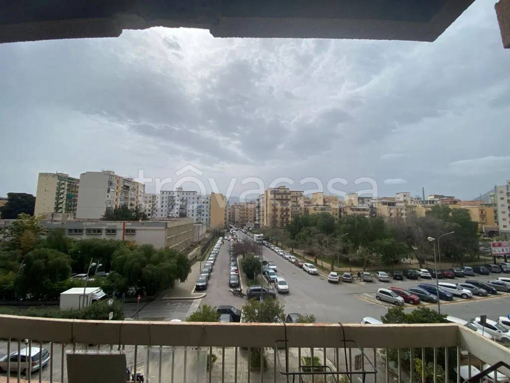 appartamento in vendita a Palermo in zona Zisa