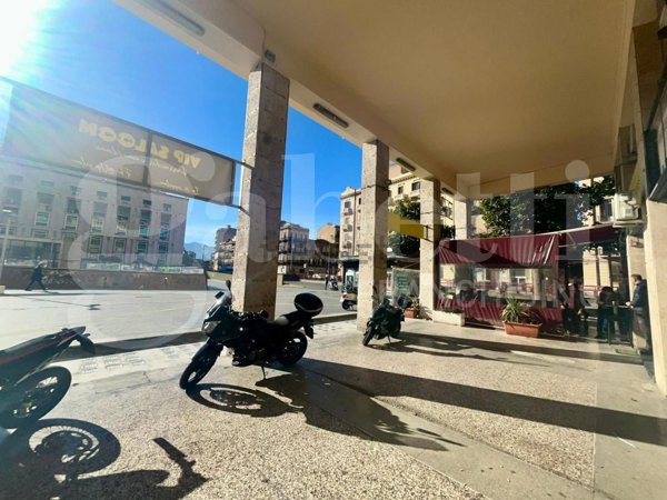 negozio in vendita a Palermo in zona Politeama