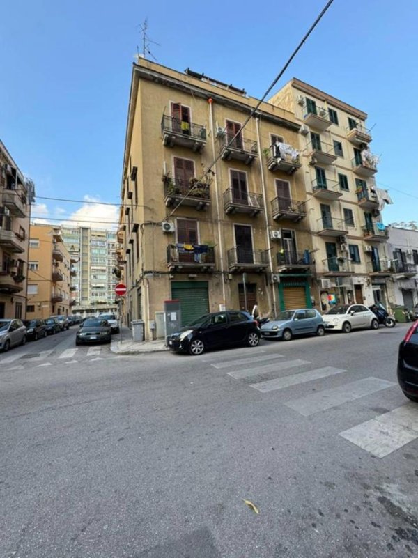 appartamento in vendita a Palermo in zona Malaspina/Palagonia