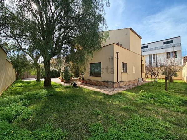 casa indipendente in vendita a Palermo in zona Mondello