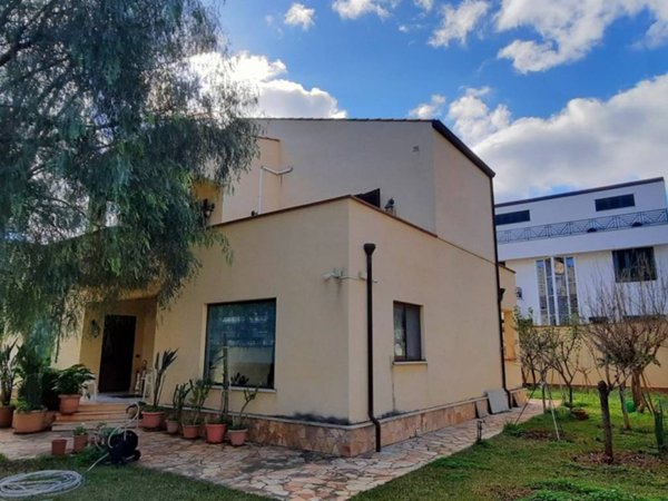 casa indipendente in vendita a Palermo in zona Mondello