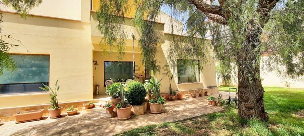 casa indipendente in vendita a Palermo in zona Mondello