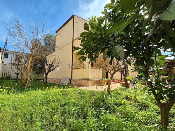 casa indipendente in vendita a Palermo in zona Mondello