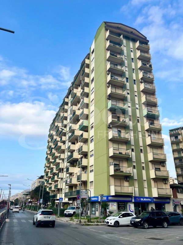 appartamento in vendita a Palermo in zona Zisa