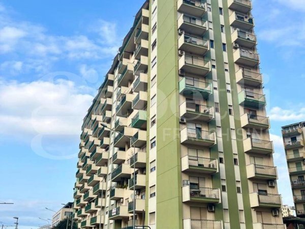 appartamento in vendita a Palermo in zona Malaspina/Palagonia