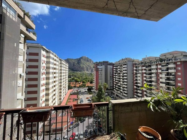 appartamento in vendita a Palermo in zona Arenella/Vergine Maria