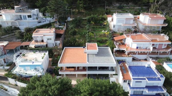 casa indipendente in vendita a Palermo in zona Arenella/Vergine Maria