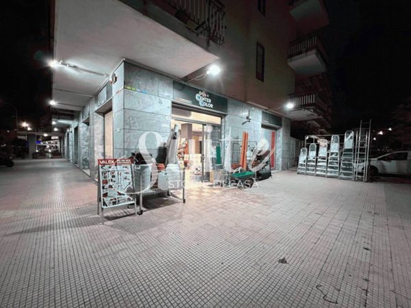 negozio in vendita a Palermo in zona Malaspina/Palagonia