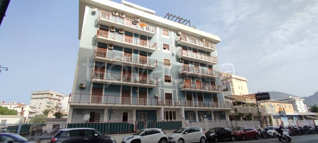 appartamento in vendita a Palermo in zona Malaspina/Palagonia