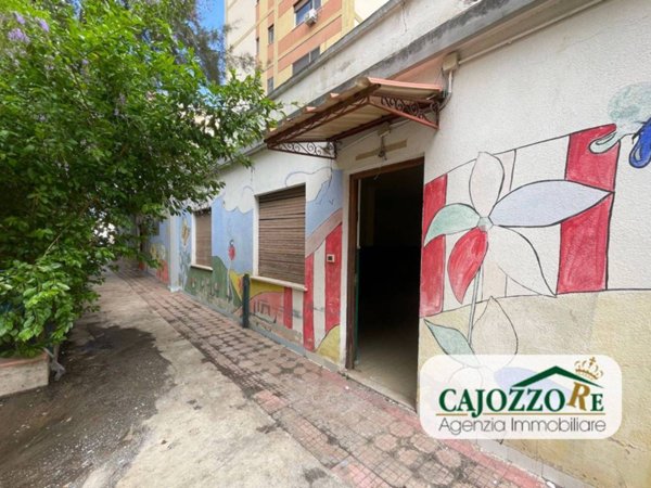 negozio in vendita a Palermo in zona Malaspina/Palagonia