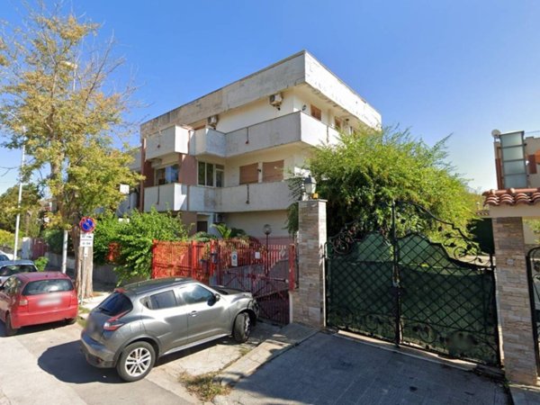 locale commerciale in vendita a Palermo in zona Mondello