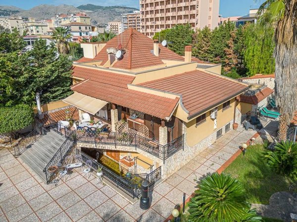casa indipendente in vendita a Palermo in zona Baida