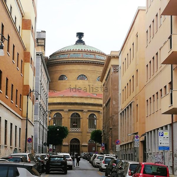 locale commerciale in vendita a Palermo in zona Centro storico