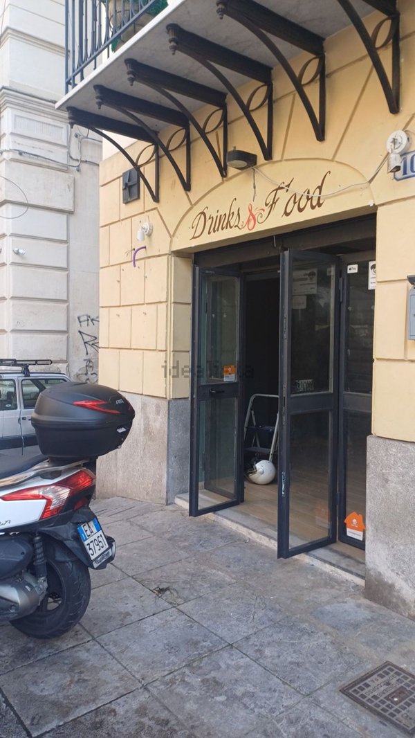 locale commerciale in vendita a Palermo