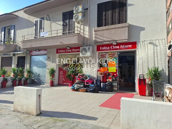 locale commerciale in vendita a Palermo in zona Uditore