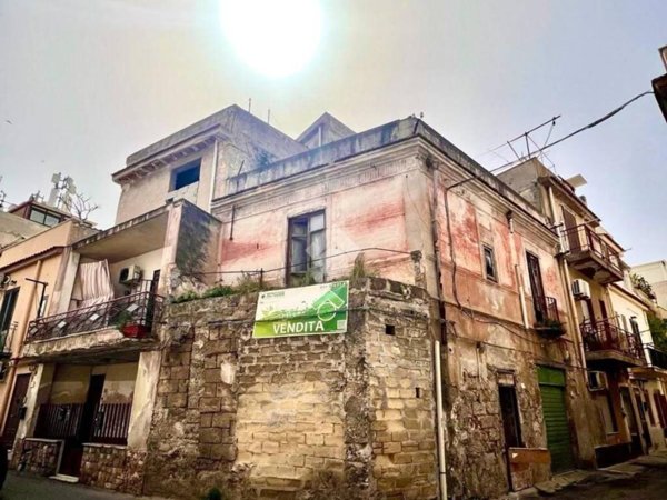 appartamento in vendita a Palermo in zona Partanna