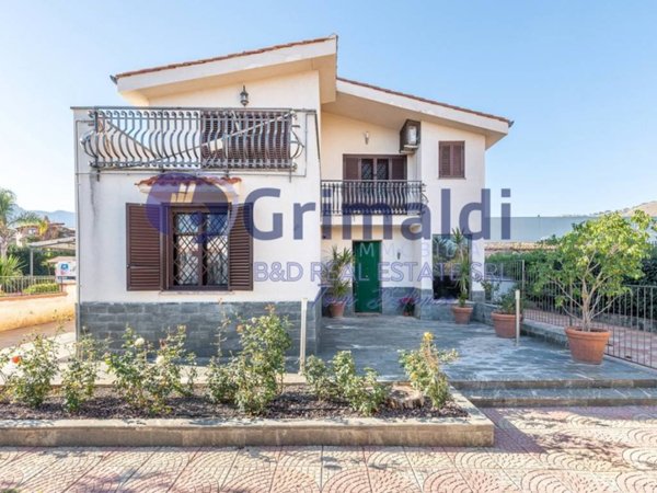 casa indipendente in vendita a Palermo in zona Villagrazia/Falsomiele