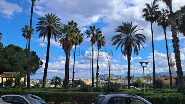 appartamento in vendita a Palermo in zona Arenella/Vergine Maria