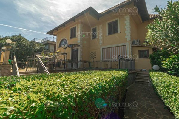 casa indipendente in vendita a Palermo in zona Mezzomonreale