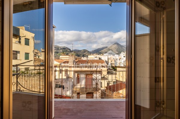 appartamento in vendita a Palermo in zona Montegrappa / Santa Rosalia