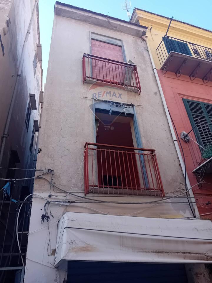 casa indipendente in vendita a Palermo in zona Centro storico