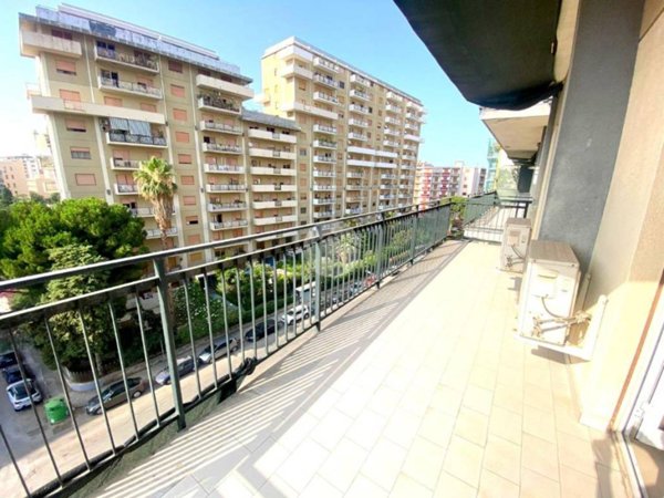 appartamento in vendita a Palermo in zona Malaspina/Palagonia