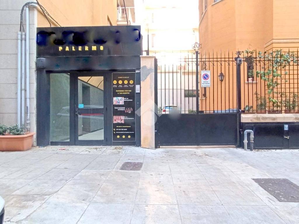 negozio in vendita a Palermo in zona Libertà
