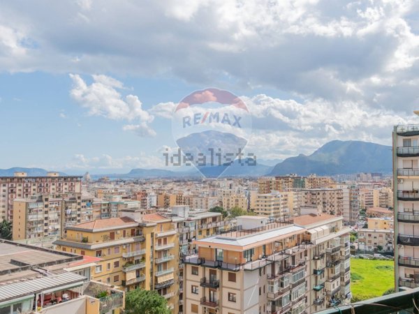 appartamento in vendita a Palermo in zona Malaspina/Palagonia