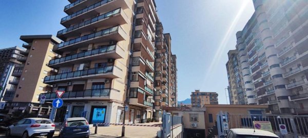appartamento in vendita a Palermo in zona Malaspina/Palagonia