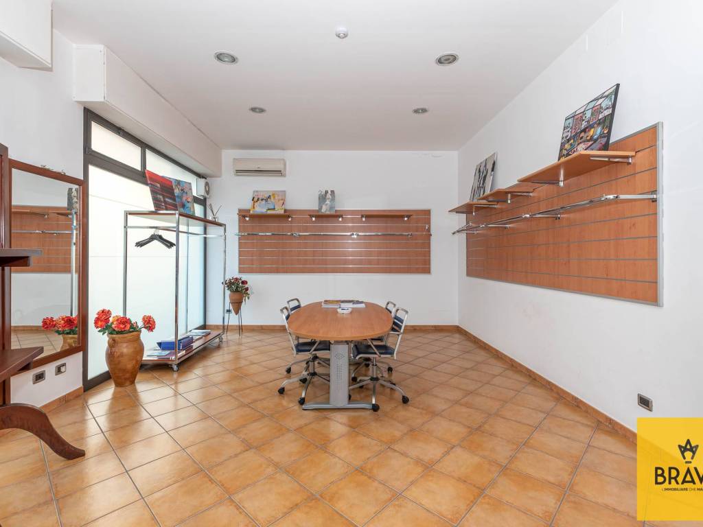negozio in vendita a Palermo in zona San Lorenzo