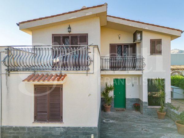 casa indipendente in vendita a Palermo in zona Mezzomonreale