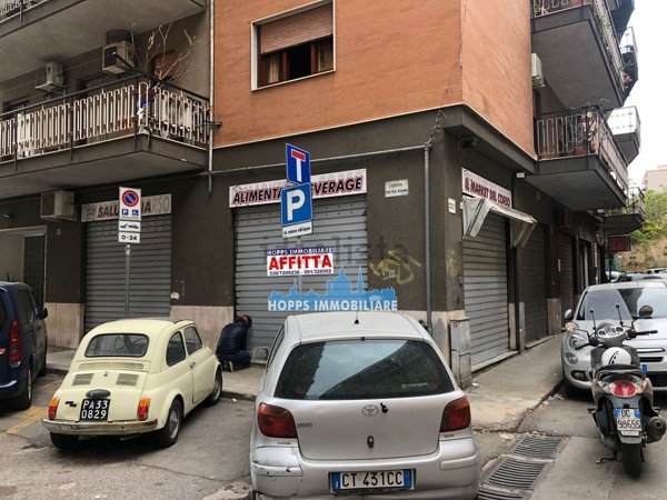 locale commerciale in vendita a Palermo in zona Calatafimi / Cuba