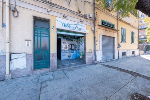 locale commerciale in vendita a Palermo in zona Montepellegrino