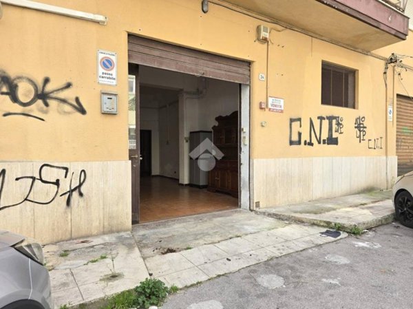 locale commerciale in vendita a Palermo in zona Malaspina/Palagonia