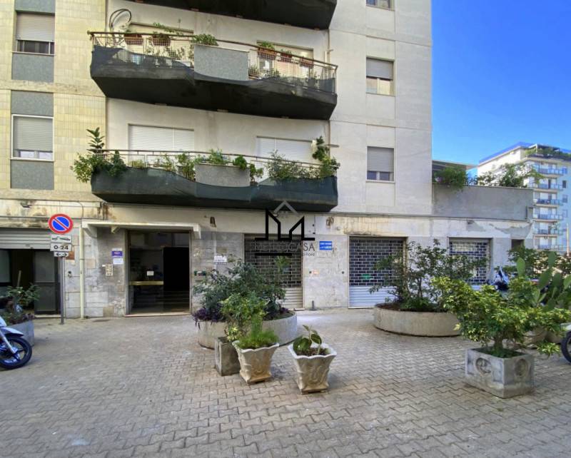 locale commerciale in vendita a Palermo