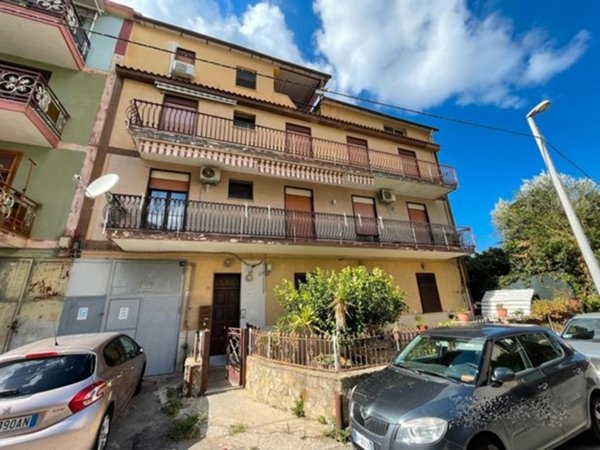 pentavano in vendita a Palermo in zona Chiavelli