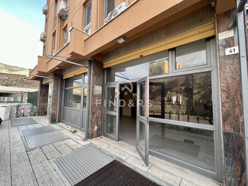 locale commerciale in vendita a Palermo