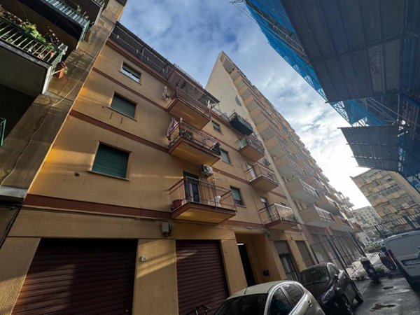 appartamento in vendita a Palermo in zona Malaspina/Palagonia